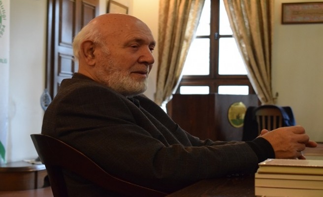 Süleyman Uludağ: “Bir memleketi kılıç gücüyle fethedebilirsiniz ama eğer manevi güç olmazsa o memleketi elinizde tutamazsınız. Manevi güç, fethedilen yeri vatan yapar.”
