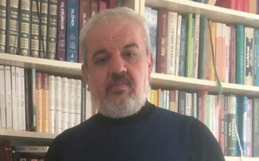 Abdullah Akın: Ama biz her şeye satih yaklaştığımız gibi bu konuya da öyle yaklaşıyoruz. Konya, sema merasimi, evrensellik, gel ne olursan gel, bir de Şems. Başka da bir şey bilmiyoruz.