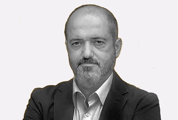 Ramazan erdi yine her gece yanar kandil