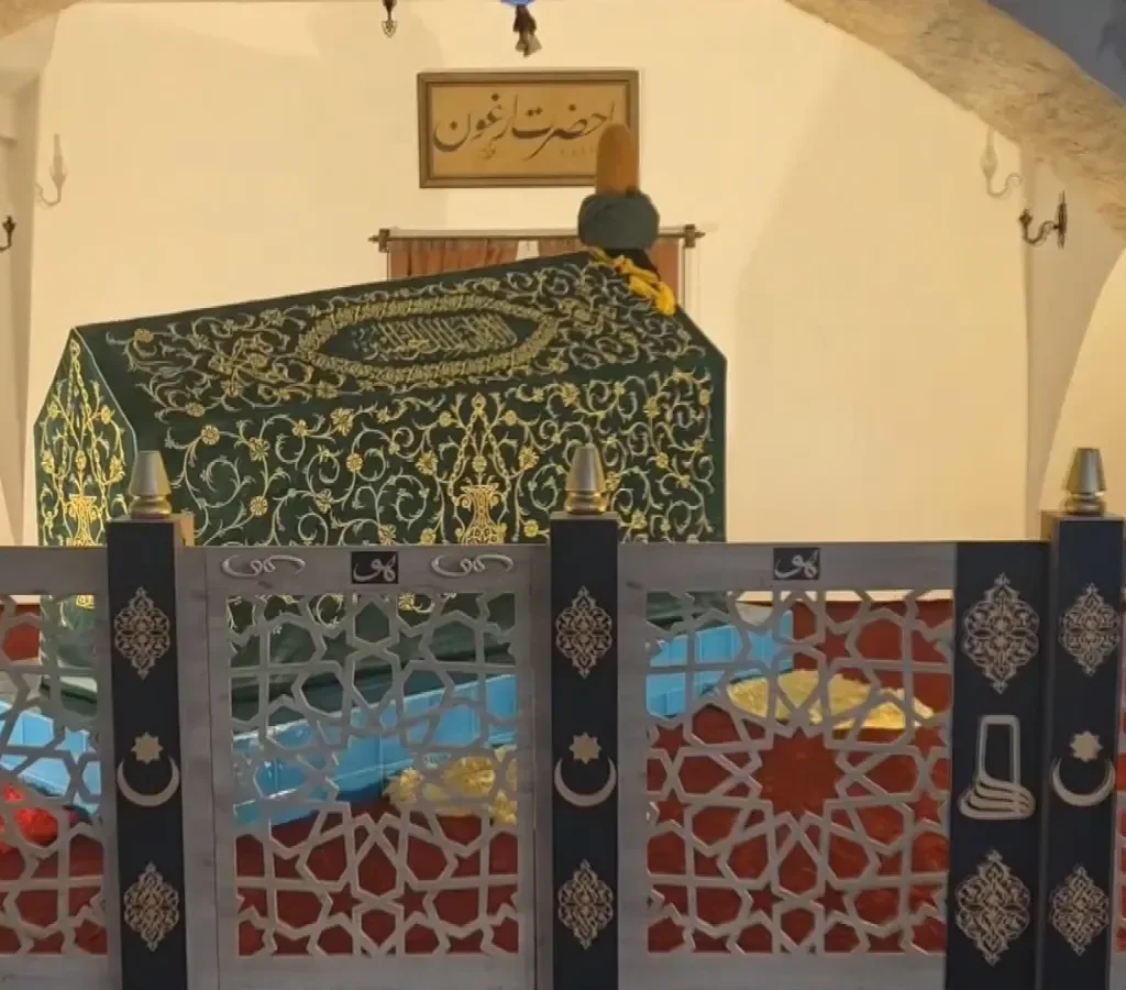 Kütahya’da Ergun Çelebi’nin Kabri Düzenlendi